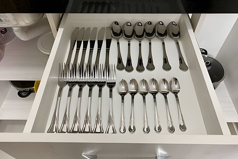 Quarto quádruplo com sacada e cozinha