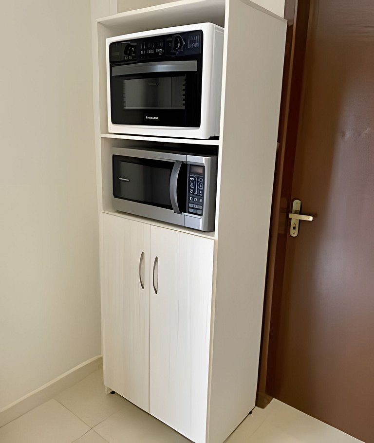 Quarto quádruplo com sacada e cozinha