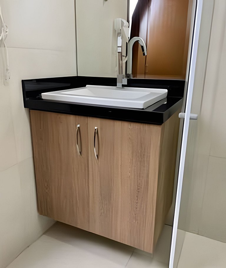 Quarto quádruplo com sacada e cozinha