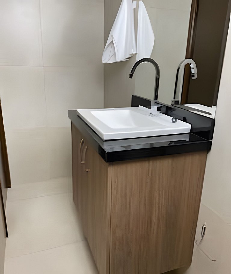 Habitação ampla com 4 camas e cozinha equipada